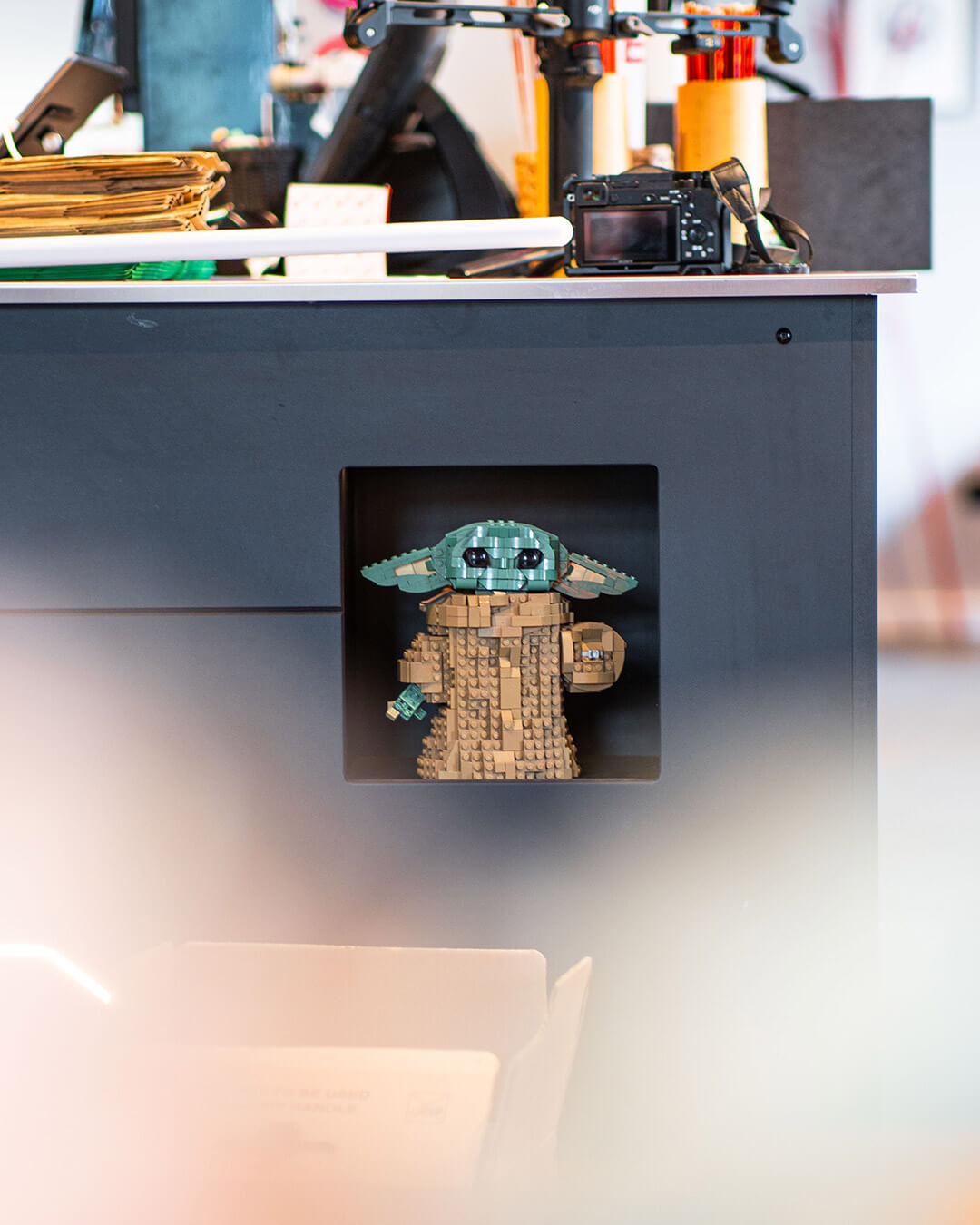 Moto Kitchen Nadorster Straße – Oldenburg: Einblick in den Sitzbereich des Stores