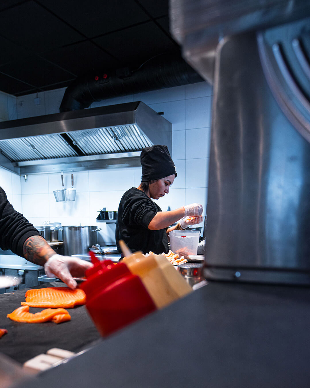 Moto Kitchen Nadorster Straße – Oldenburg: Einblick in den Sitzbereich des Stores