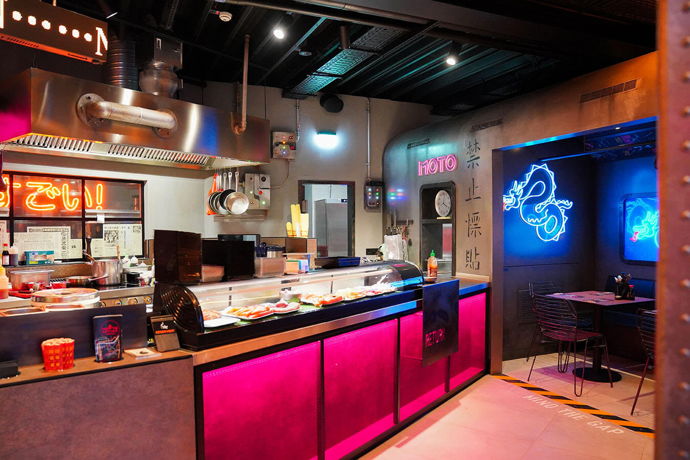 Moto Kitchen Wechloy – Oldenburg: Einblick in den Sitzbereich des Stores